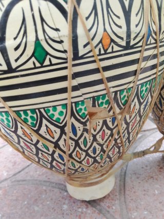 Tambores artesanales decorados