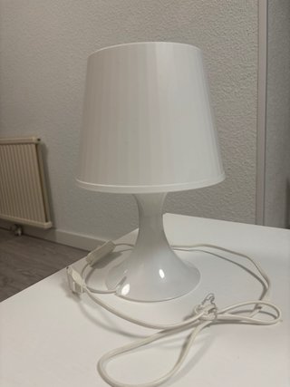 Lámpara de mesa blanca moderna