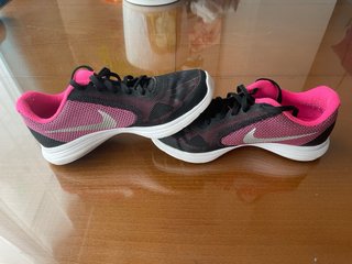 Zapatillas Nike Revolution 3 Mujer Negro Rosado