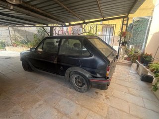 Coche clásico Ford Fiesta XR2/MK2 para restaurar