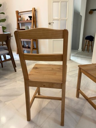 Sillas de madera sin usar (2 unidades)