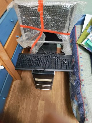 Torre LG, Pantalla LG y Teclado Hama