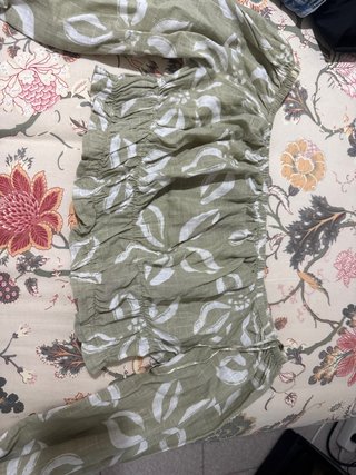 Blusa verde con estampado floral