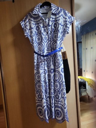 Vestido camisero bordado azul y blanco