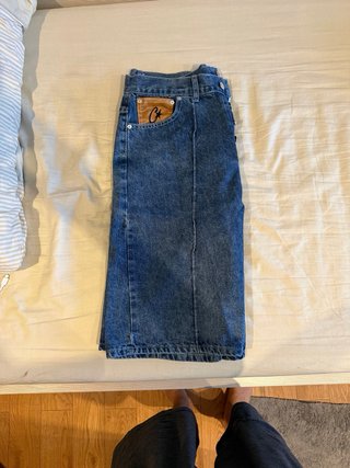 Pantalones vaqueros cortos con estrellas corteiz.