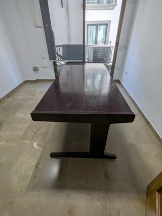 Tavolo in legno massello per ufficio con cassettiera