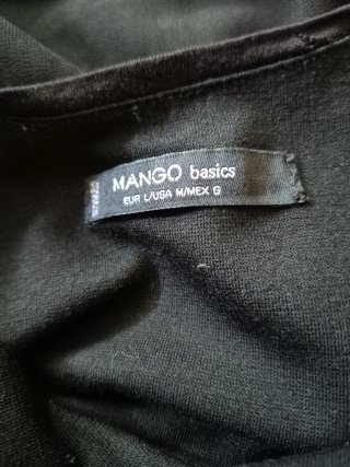 Vestido negro con capa