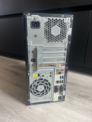 Torre PC HP Negra y Plateada