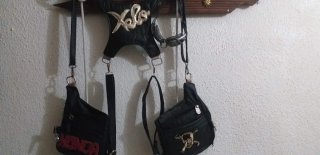 Xaleco Polipiel Negro y Dorado Talla Única