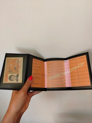 Cartera de piel negra para hombre