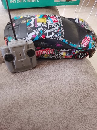Coche de acrobacias teledirigido
