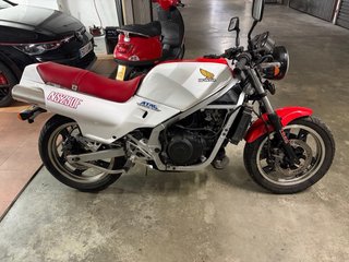 Honda NS250F Roja y Blanca