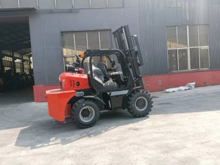 Carretilla elevadora 4x4 Nueva