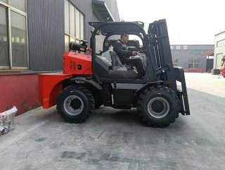 Carretilla elevadora 4x4 Nueva