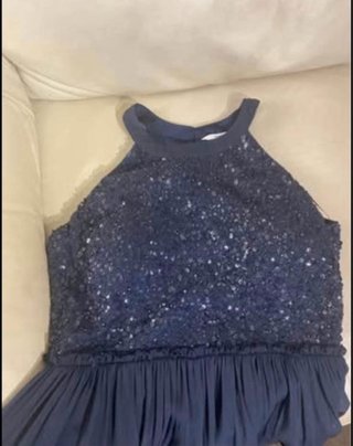 Vestido de fiesta azul con lentejuelas