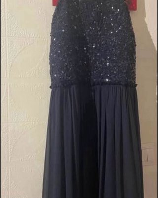 Vestido de fiesta azul con lentejuelas