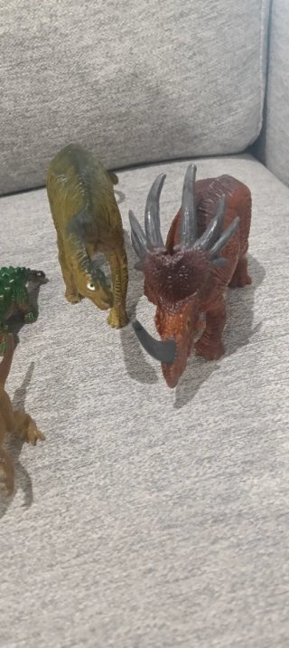 Lote de dinosaurios de juguete