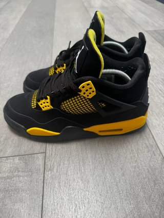Jordan 4 Thunder