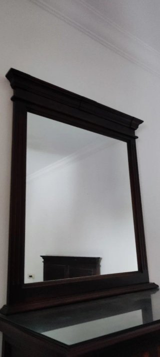 Espejo de cómoda de madera oscura