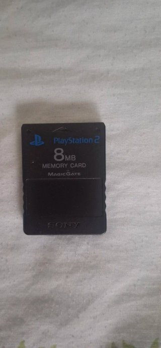 Consola PS2 con 2 mandos, memory card y soporte.