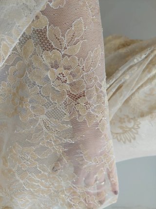 Mantilla Novia Beige y Dorada