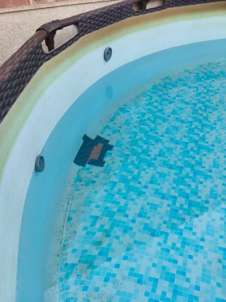 Piscina Betway con depuradora Intex