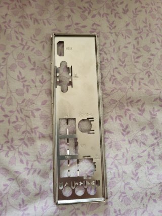 chapa trasera ordenador (I/O shield)
