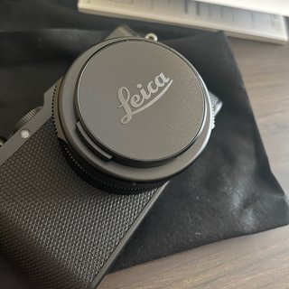 Leica D-Lux 8 con accesorios