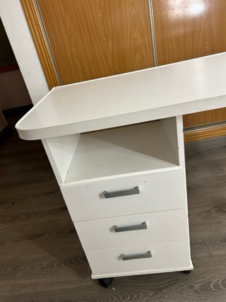 Mesa de manicura o escritorio blanca con cajones