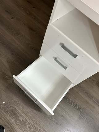 Mesa de manicura o escritorio blanca con cajones