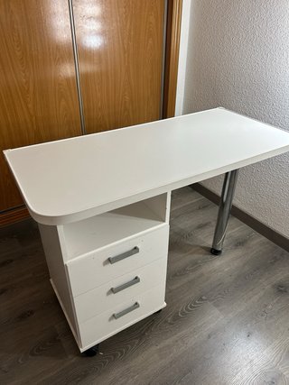 Mesa de manicura o escritorio blanca con cajones