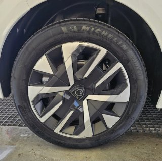 Peugeot 208 2024