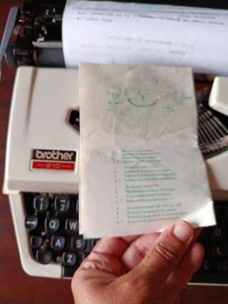 Máquina de escribir Brother 210