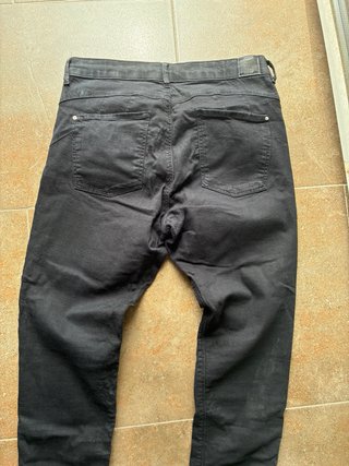 Pantalón tejano negro Bershka