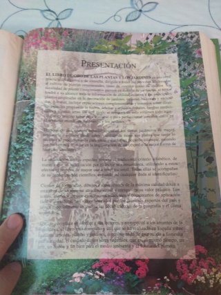 El libro de oro de las plantas y los jardines