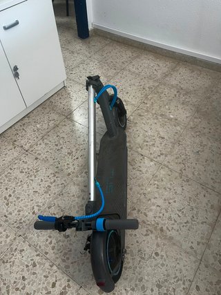 Monopatín eléctrico marca Motus
