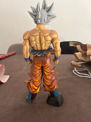Figura Goku Ultra Instinto Detallada