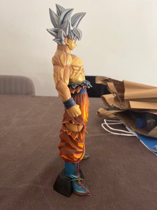 Figura Goku Ultra Instinto Detallada