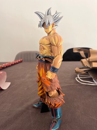 Figura Goku Ultra Instinto Detallada
