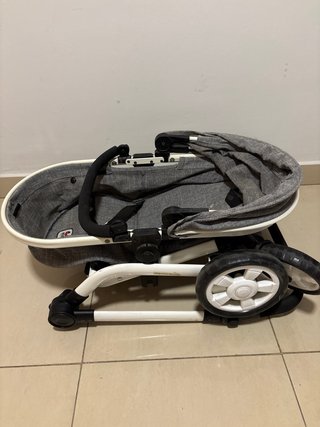 Carrito de muñecas gris Chic 2000