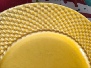 Prato amarelo Bordallo Pinheiro antigo