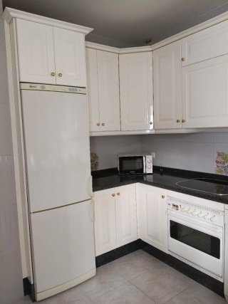 Cocina completa con península