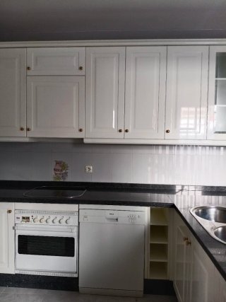 Cocina completa con península