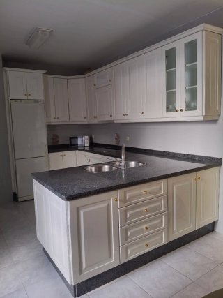 Cocina completa con península