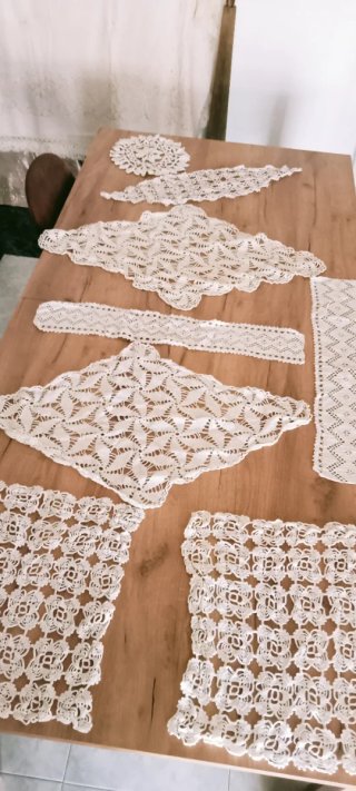 Set di tappeti all'uncinetto artigianali
