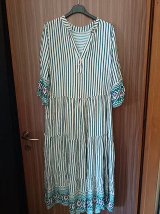 Vestito a balze maniche 3/4