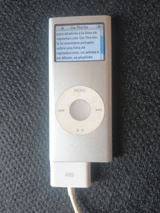 4 iPods Apple Plata