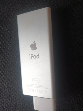 4 iPods Apple Plata