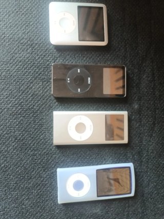 4 iPods Apple Plata