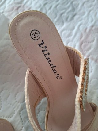 Zapatos dorados Vlin talla 35